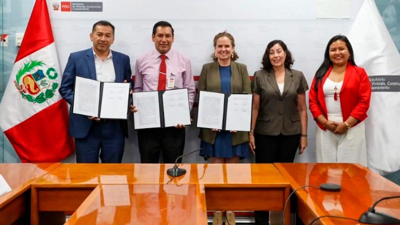 Firman contrato para etapa III del proyecto de agua y alcantarillado en Juliaca por más de S/ 513 millones